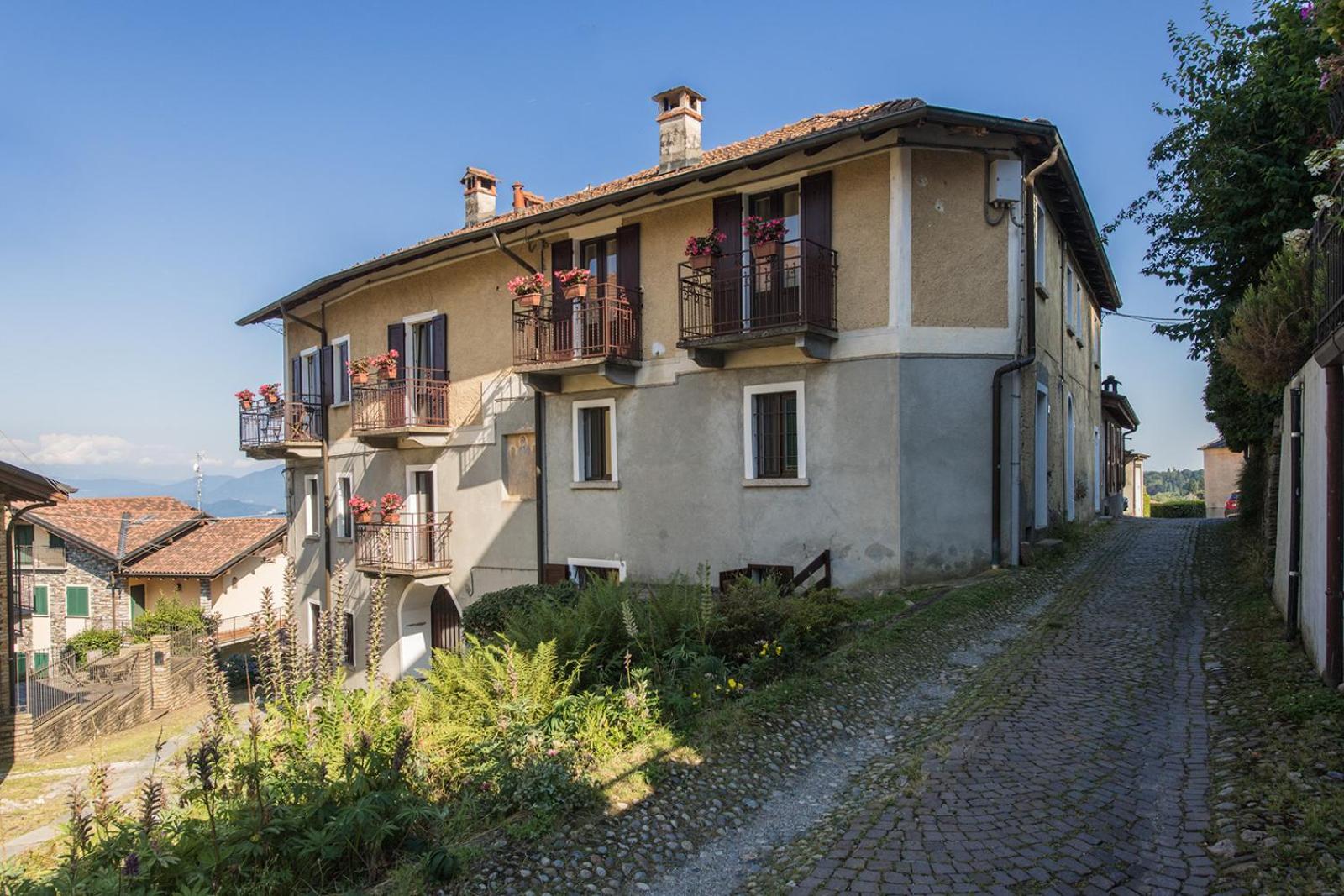 Apartment Complex Levoasi Stresa